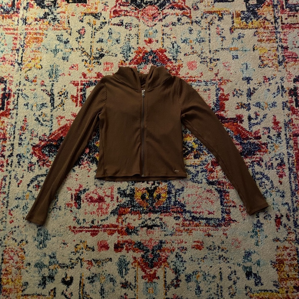 Cropped, long-sleeve, zip-up shirt with hood